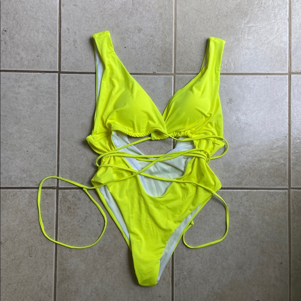 BRAND NEW Fashion Nova One piece Swimsuit
